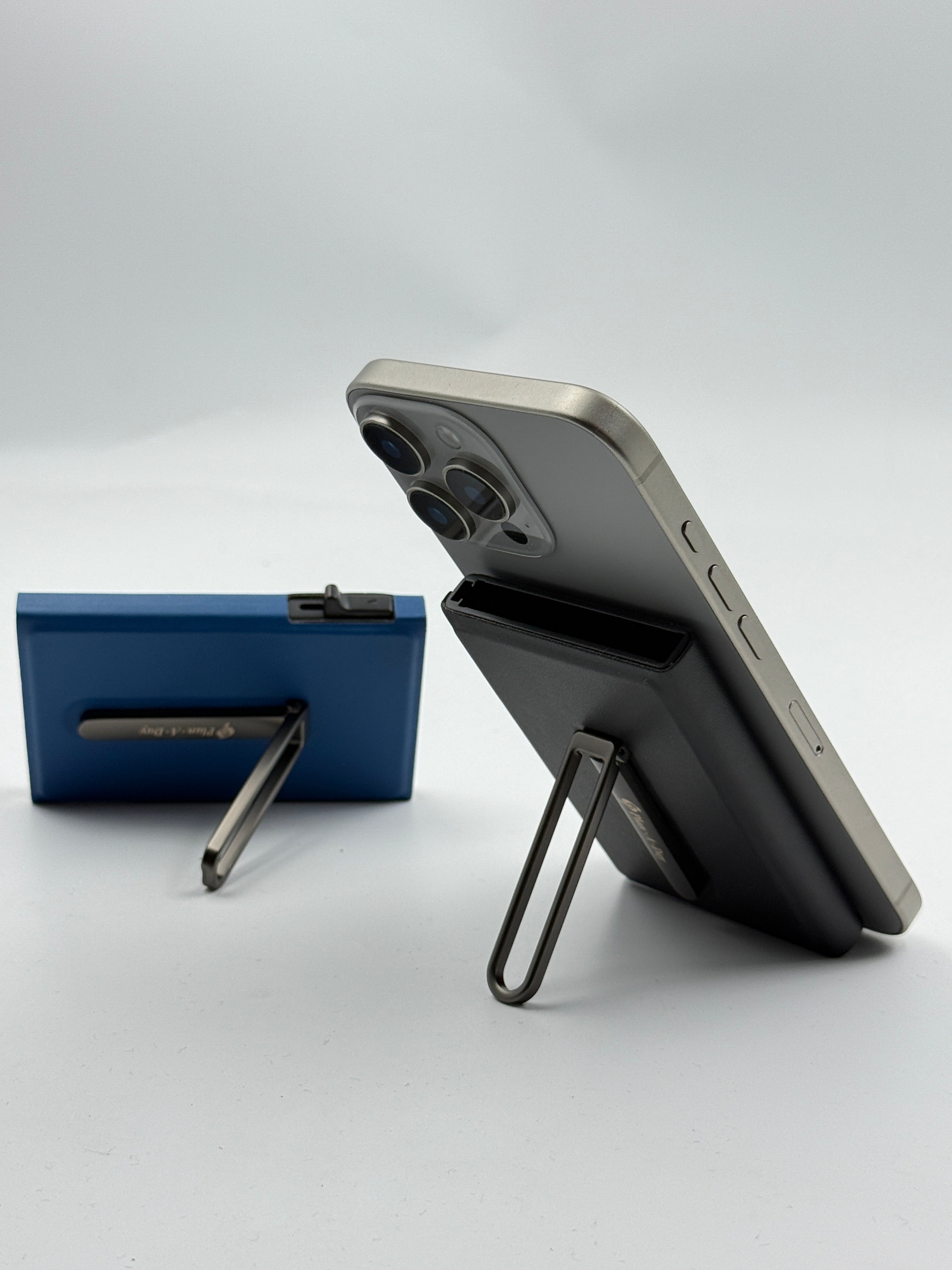 NOVARO RFID Magsafe Leather Card Wallet with Stand